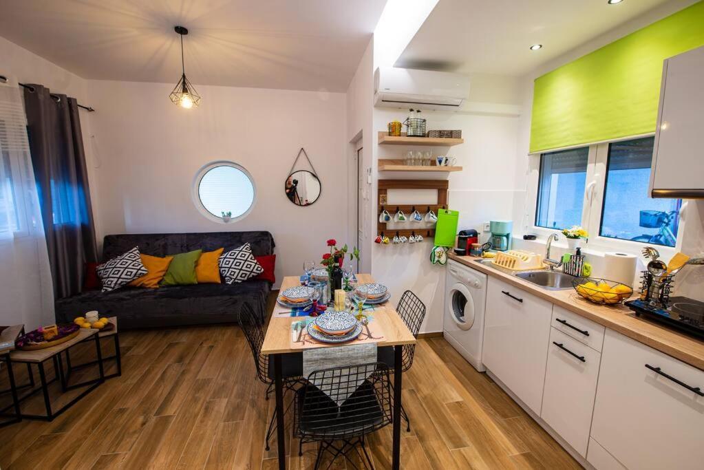 Lemon Garden Stylish Private Apartment Kalamata Exterior photo