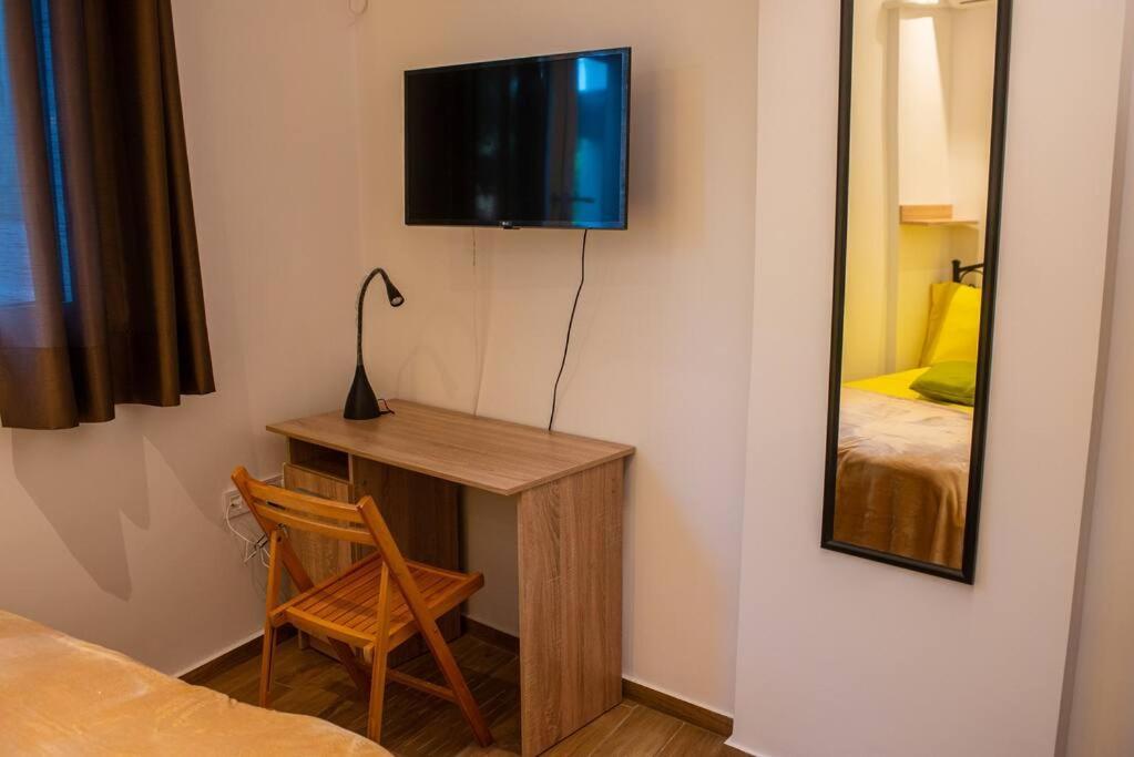 Lemon Garden Stylish Private Apartment Kalamata Exterior photo