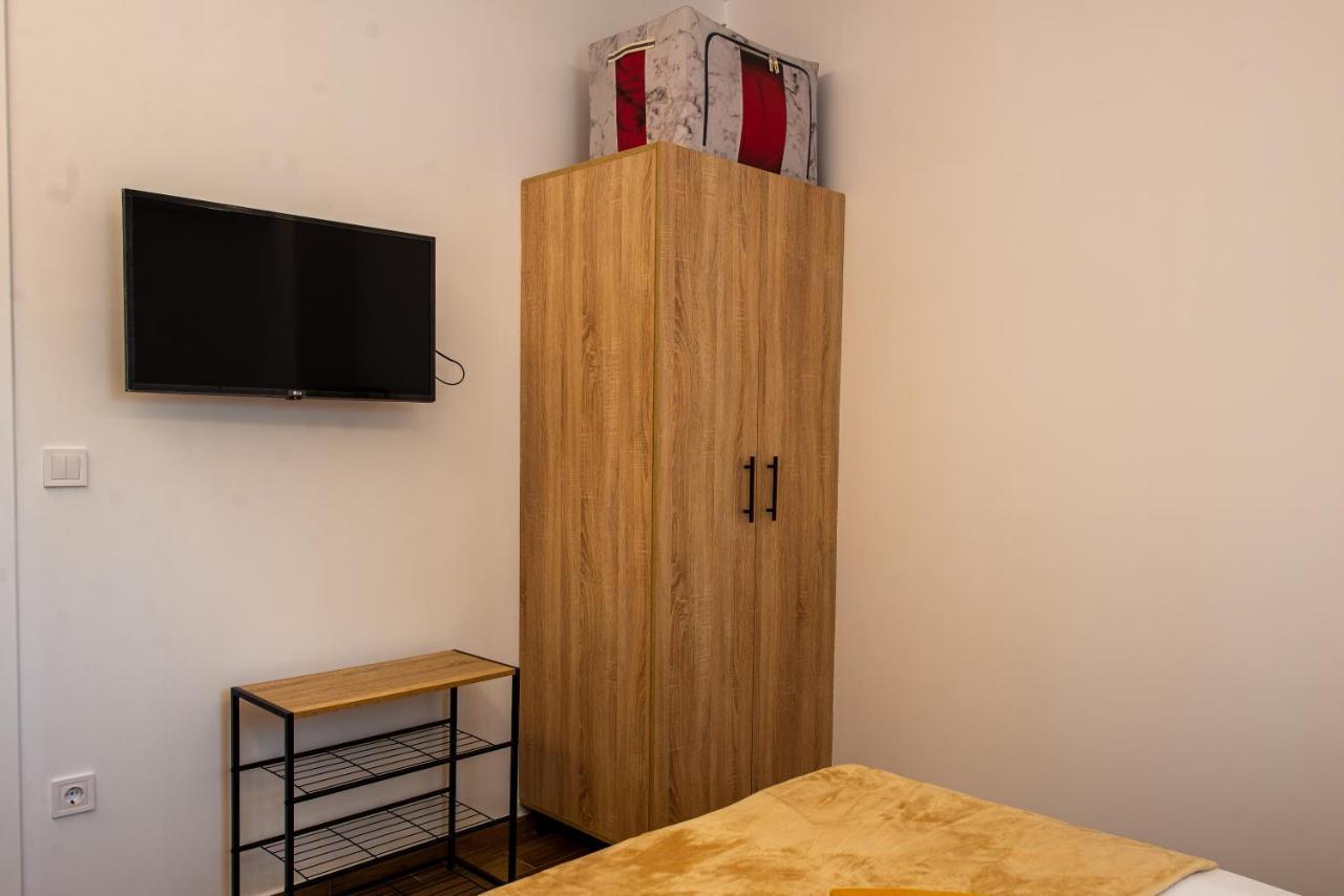 Lemon Garden Stylish Private Apartment Kalamata Exterior photo